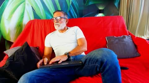 Snapshot of lukecrews chatting on September 2025 07:48:02 PM Luke Crews online show from September 2025 07:48:02 PM