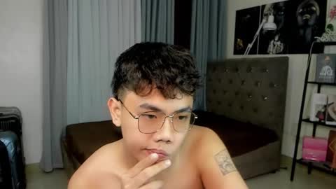 Snapshot of lukeevansx chatting on October 2025 02:52:01 AM LUKE online show from October 2025 02:52:01 AM