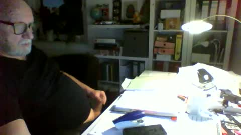 Snapshot of luley58 chatting on December 2025 06:28:01 AM luley58 online show from December 2025 06:28:01 AM