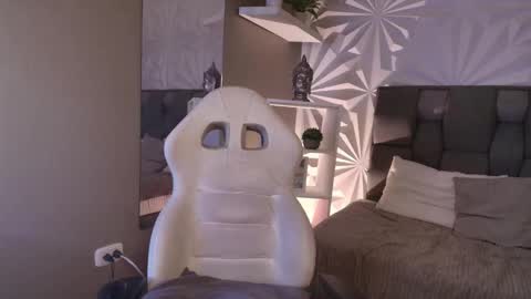 Snapshot of lullaby_charade_ chatting on February 2026 03:14:02 AM Cookie online show from February 2026 03:14:02 AM