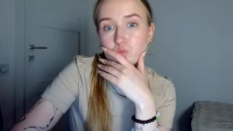 Snapshot of lulu_baby1 chatting on April 2026 08:26:02 PM Lulu Baby18 online show from April 2026 08:26:02 PM