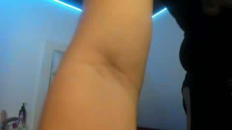 Snapshot of lulu_js_ chatting on May 2026 11:40:02 AM elizabeth online show from May 2026 11:40:02 AM