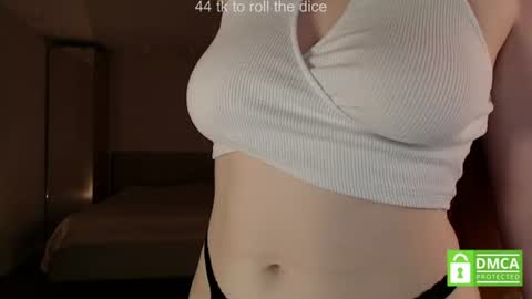 Snapshot of lulu_moons chatting on June 2026 05:04:02 PM Lulu online show from June 2026 05:04:02 PM