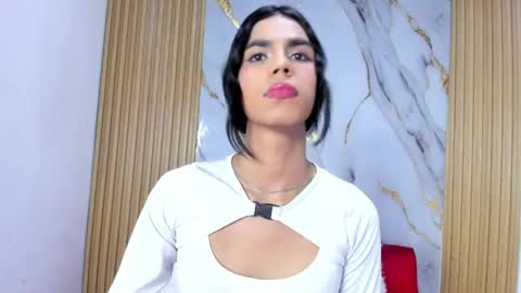 Snapshot of luluu_08 chatting on May 2026 06:35:02 PM LULU online show from May 2026 06:35:02 PM