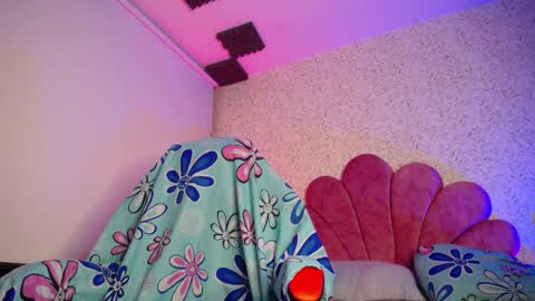 Snapshot of luly_blue chatting on May 2026 04:42:01 AM Luly online show from May 2026 04:42:01 AM