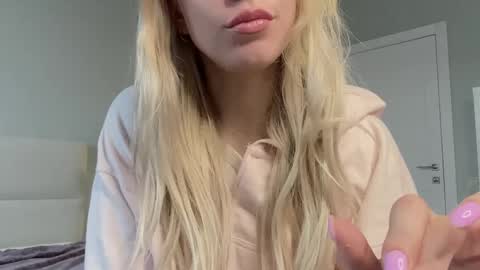 Snapshot of lumineess chatting on May 2026 04:47:02 PM Catherine online show from May 2026 04:47:02 PM