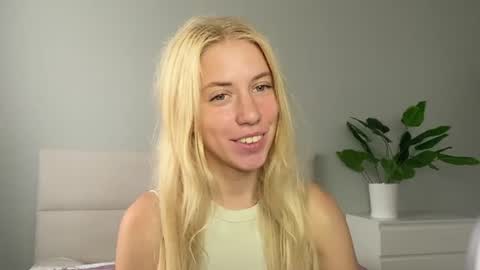 Snapshot of lumineess chatting on July 2026 03:03:02 PM Catherine online show from July 2026 03:03:02 PM