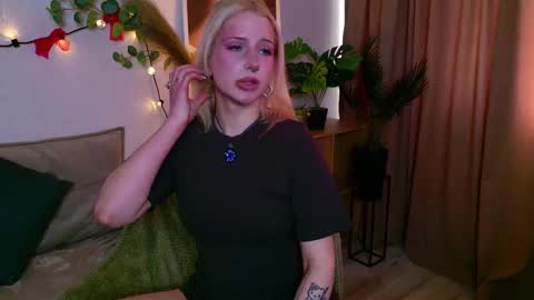 Snapshot of lumlue chatting on March 2026 01:18:01 PM Nora online show from March 2026 01:18:01 PM