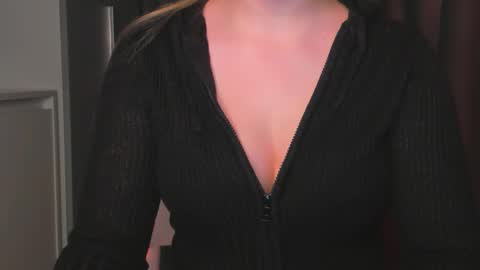 luna1vibe online show from December 2025 06:09:02 AM