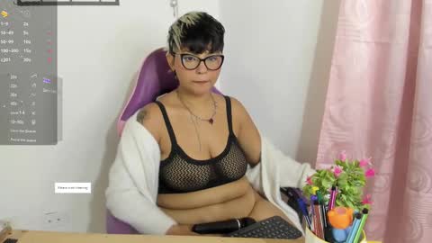 Luna online show from October 2025 11:27:01 PM