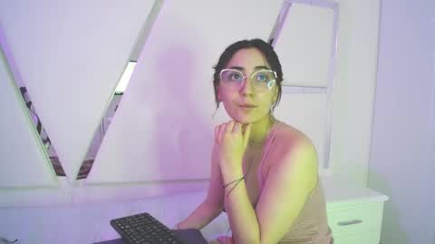 Snapshot of luna_and_max chatting on February 2025 04:54:02 PM LUNA AND MAX online show from February 2025 04:54:02 PM