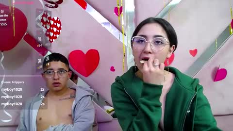 Snapshot of luna_and_max chatting on February 2025 03:53:01 PM LUNA AND MAX online show from February 2025 03:53:01 PM