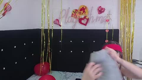 Snapshot of luna_and_max chatting on February 2025 01:33:01 PM LUNA AND MAX online show from February 2025 01:33:01 PM