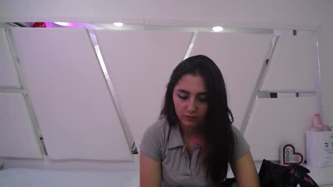 Snapshot of luna_and_max chatting on March 2025 12:49:01 AM LUNA AND MAX online show from March 2025 12:49:01 AM