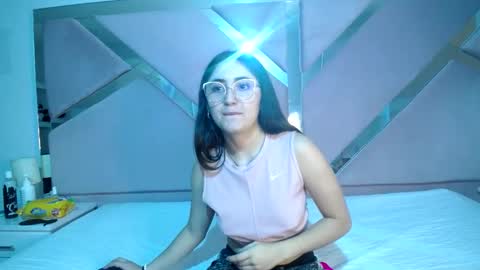 Snapshot of luna_and_max chatting on March 2025 01:43:02 PM LUNA AND MAX online show from March 2025 01:43:02 PM