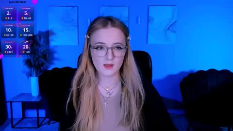 luna_berryy online show from March 2026 08:25:01 PM