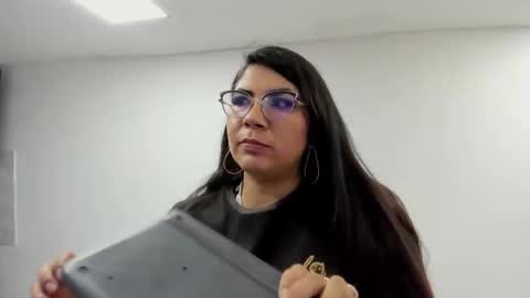 luna  online show from October 2025 11:05:01 AM