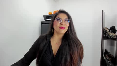 luna  online show from November 2025 11:20:02 AM