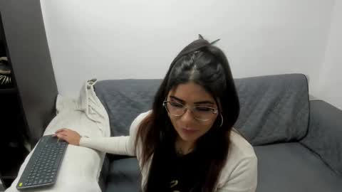 luna  online show from November 2025 11:09:02 AM