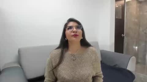 luna  online show from December 2025 11:19:01 AM