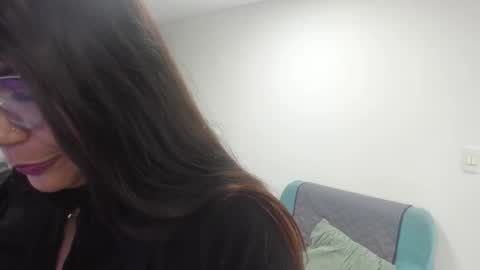 luna  online show from December 2025 11:28:02 AM