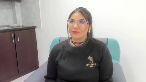 luna  online show from December 2025 11:17:01 AM