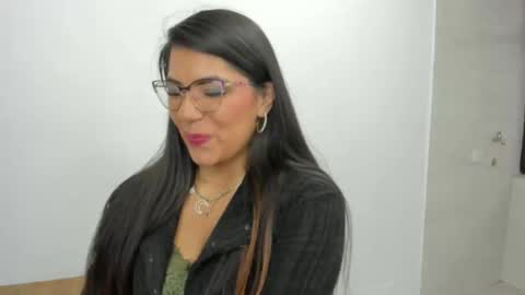 Snapshot of luna_dumont chatting on May 2026 11:06:01 AM luna online show from May 2026 11:06:01 AM