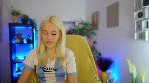 luna_grace18 online show from June 2026 01:01:02 PM