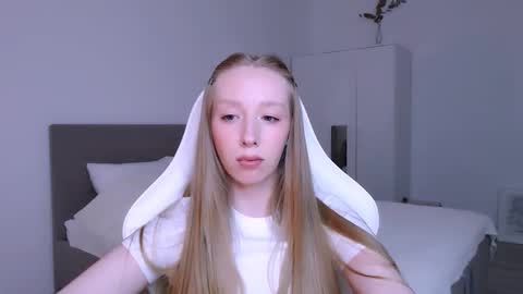 Luna online show from December 2025 01:11:02 AM