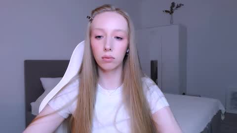 Luna online show from December 2025 09:08:01 PM