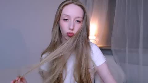 Luna online show from April 2026 09:09:02 PM