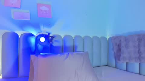 luna_kiss18 online show from September 2025 02:06:01 PM