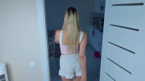 Olivia online show from November 2025 10:59:01 AM