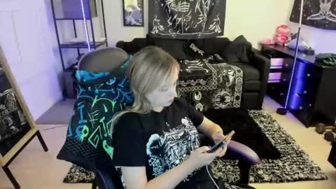 Snapshot of luna_lovelyy chatting on June 2026 04:02:02 AM Luna online show from June 2026 04:02:02 AM