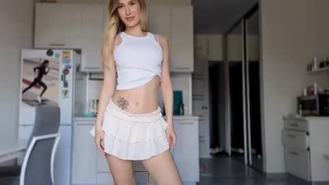 Snapshot of luna_mp4 chatting on July 2026 08:19:02 AM Alice online show from July 2026 08:19:02 AM