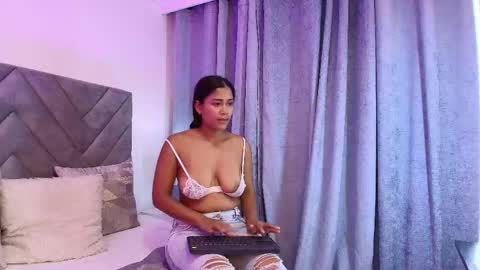 luna_queen7 online show from April 2026 01:41:02 PM
