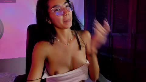 Snapshot of luna_roja257 chatting on June 2026 05:12:01 AM Luna Roja26 online show from June 2026 05:12:01 AM