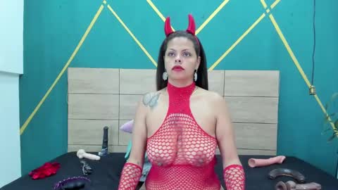 Luna online show from February 2025 07:22:02 PM