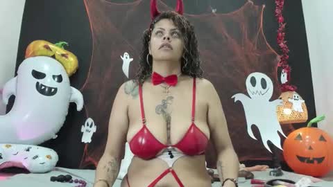 Luna online show from October 2025 08:38:01 PM