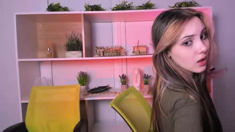 Luna online show from October 2025 07:01:02 PM