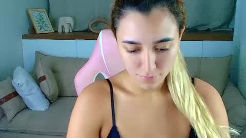 Snapshot of luna_velvvet chatting on June 2026 02:32:02 AM Luna online show from June 2026 02:32:02 AM