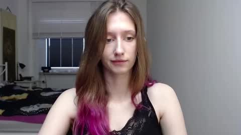 L U N A  online show from November 2025 07:09:01 AM