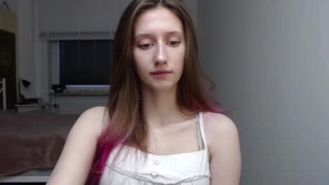 L U N A  online show from November 2025 06:46:02 AM