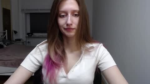 L U N A  online show from December 2025 06:33:02 AM