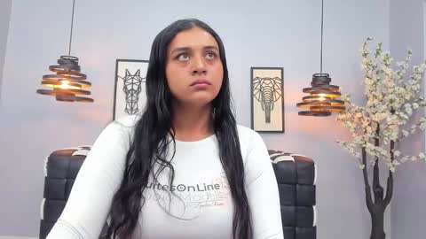 Snapshot of lunaa_abril chatting on February 2026 12:15:01 PM Luna Abril online show from February 2026 12:15:01 PM