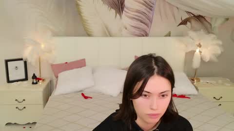 Luna online show from April 2026 08:06:02 PM