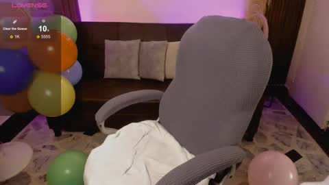 Luna  online show from January 2026 08:01:02 PM