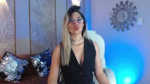 Luna online show from October 2025 03:51:02 AM