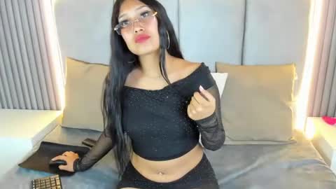 Snapshot of lunaaura69 chatting on July 2026 04:25:01 AM LunaAura online show from July 2026 04:25:01 AM