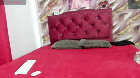 lunaawhitee online show from April 2026 03:11:01 AM